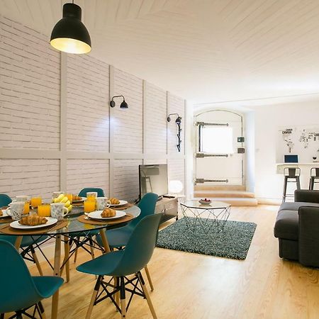 Altido Modern Apt For 5 With Workspace And Private Entrance, Moments From Lisbon Cathedral Exterior foto