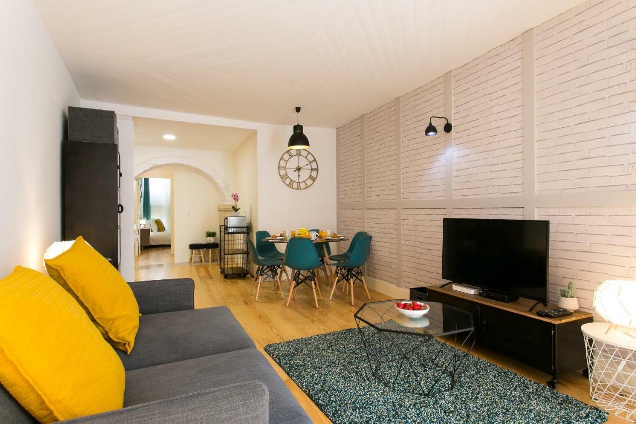 Altido Modern Apt For 5 With Workspace And Private Entrance, Moments From Lisbon Cathedral Exterior foto